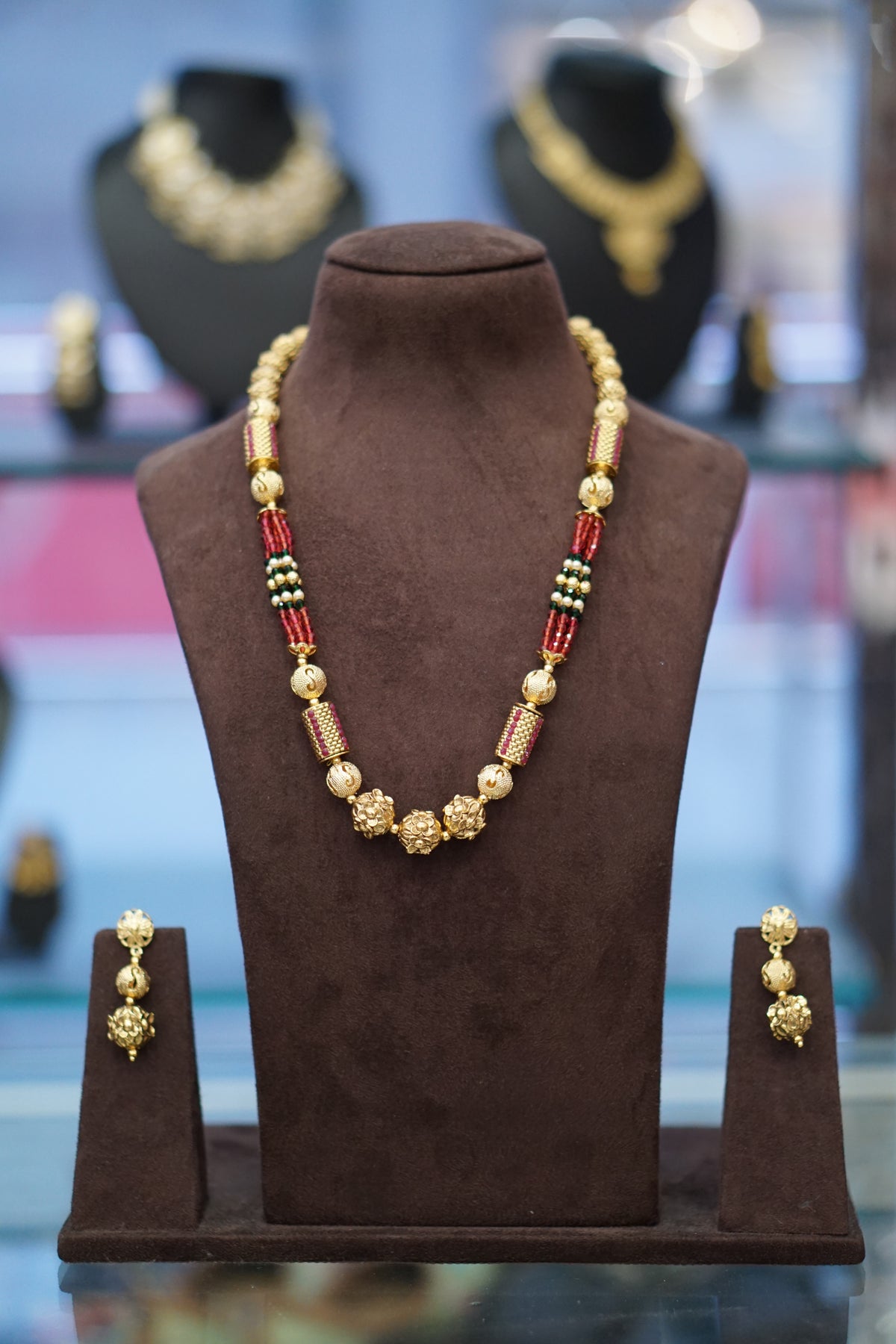 Necklace Set - Burgundy and golden color Search code 5303