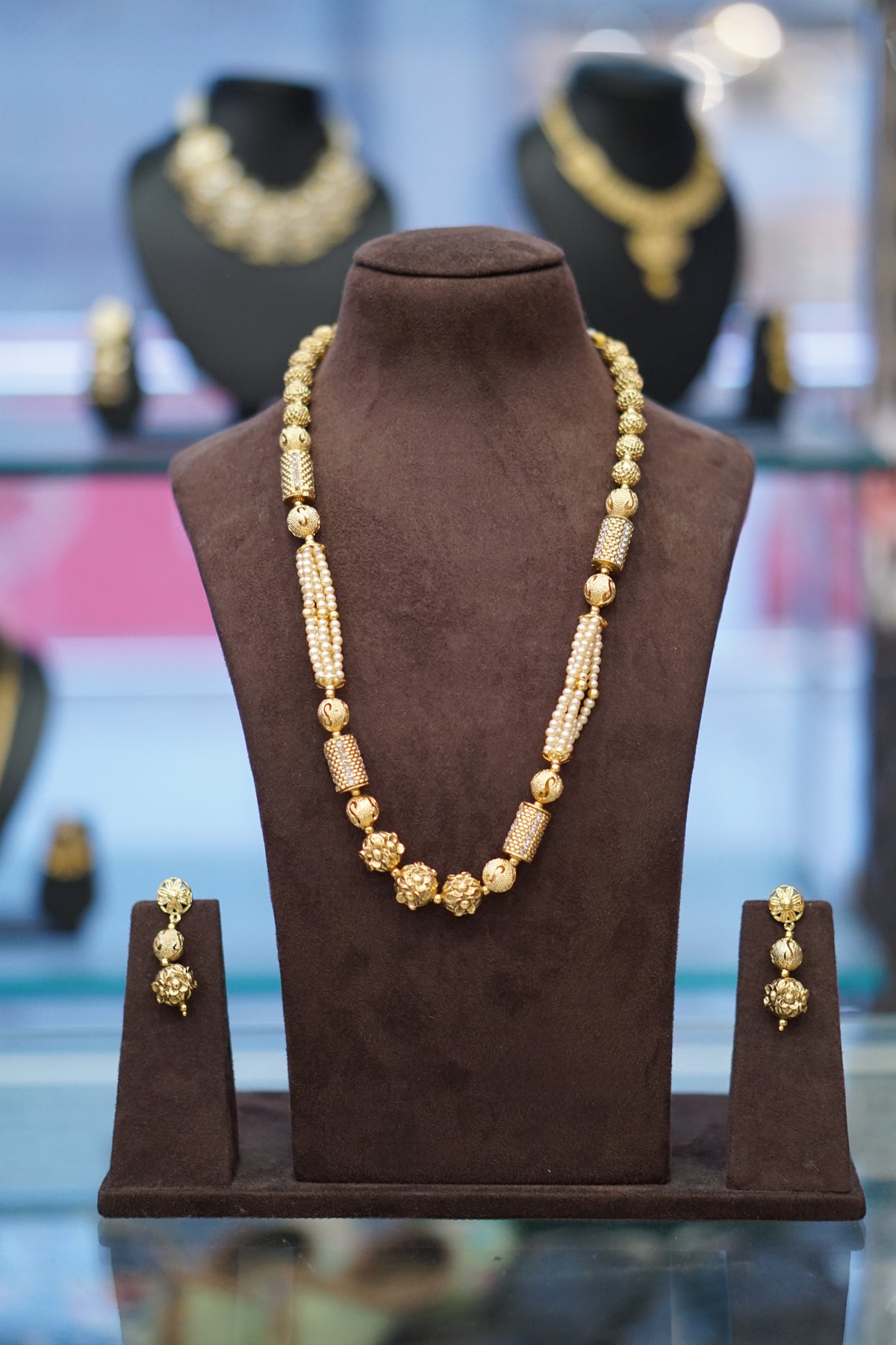 Necklace Set -  White Pearl  and golden color Search code 5300