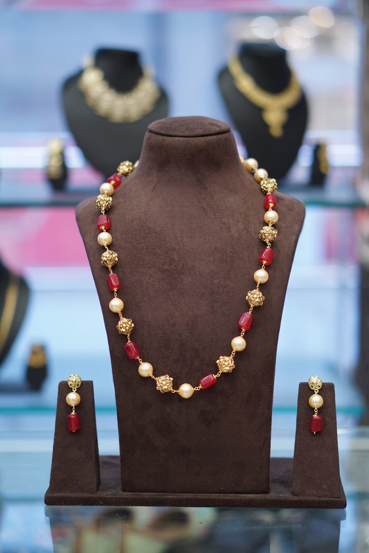 Necklace Set - pearl and ruby  golden color Search code 5305