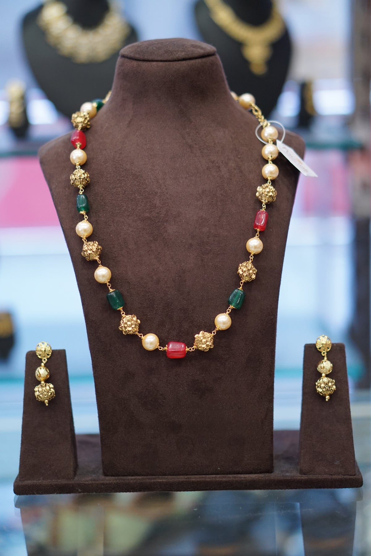 Necklace Set - pearl and ruby  golden color Search code 5306