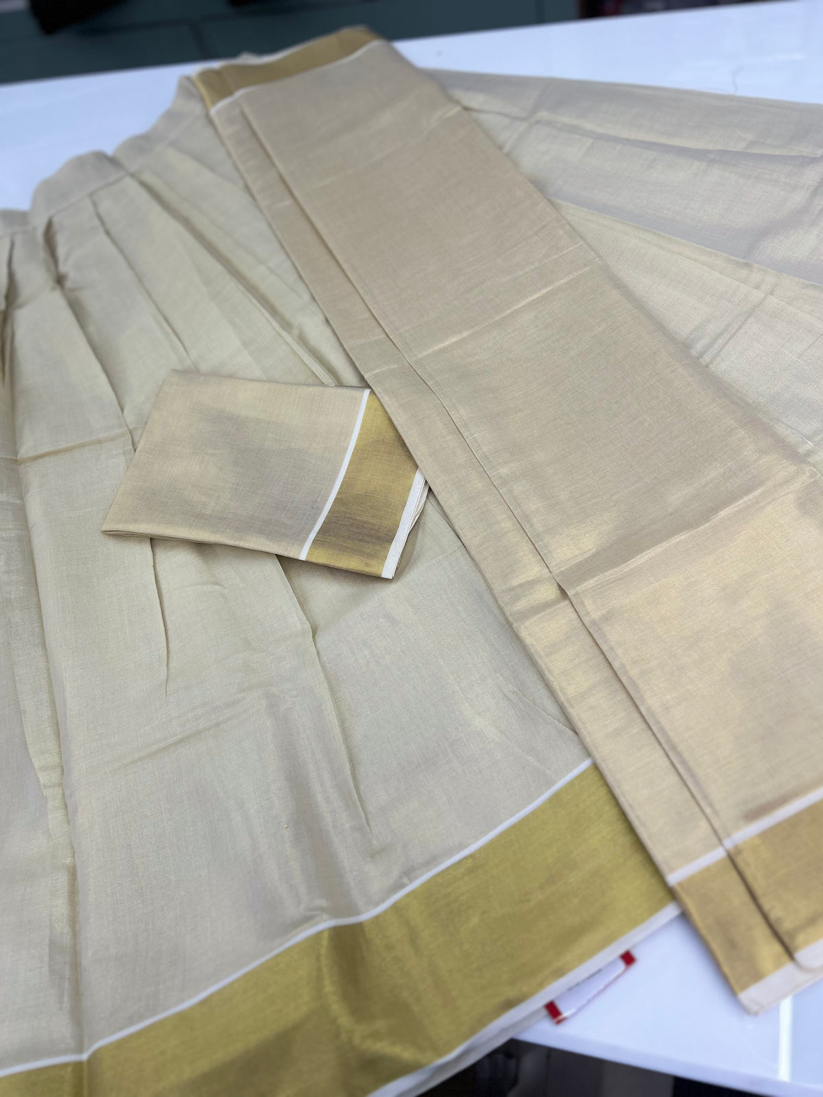 Davani- Golden Tissue Search code 3638