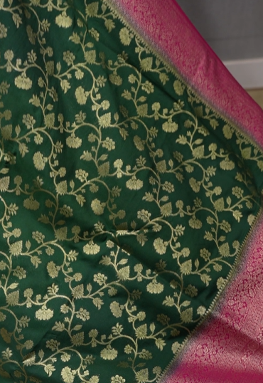 Banarasi sarees -  Bottle green to Ranni color Search code 7200