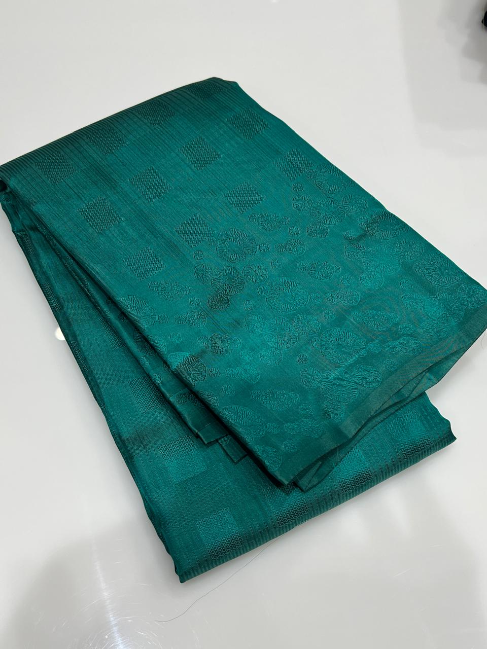 KANCHIPURAM SAREE -Emerald green shade Search code 7602