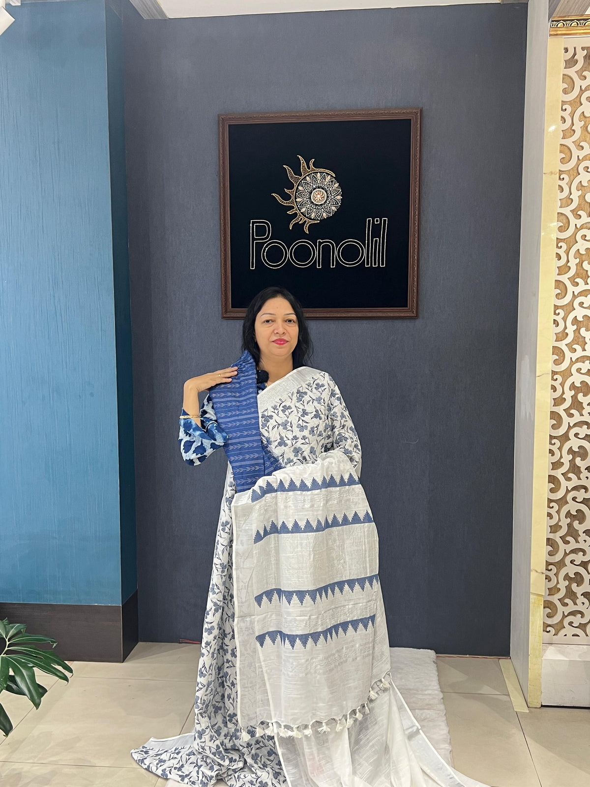 Semi Linen  SAREE  - White Blue shade  Search code 3806