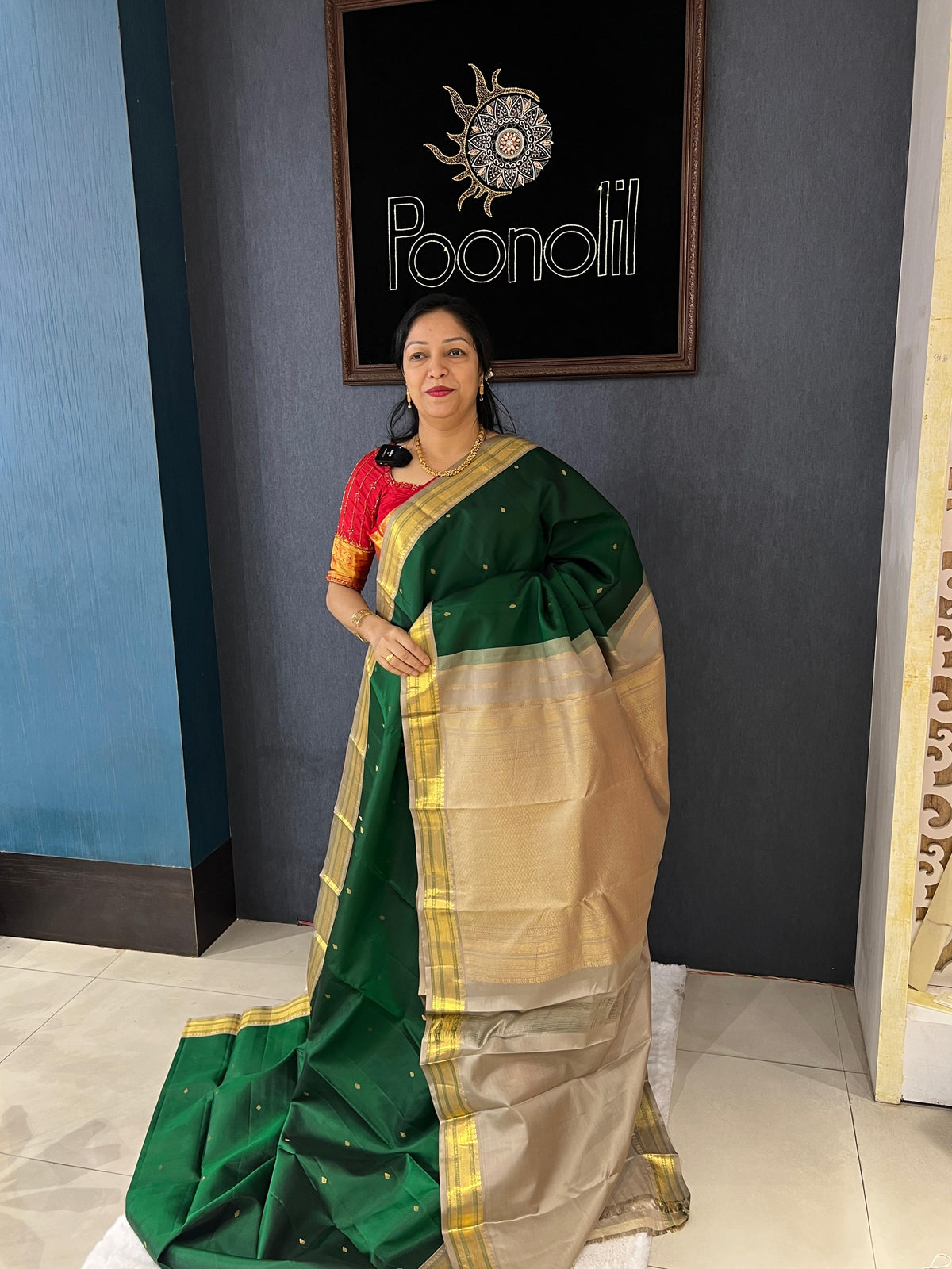 KANCHIPURAM SAREE -Emarald green to Ivory  shade Search code 1415