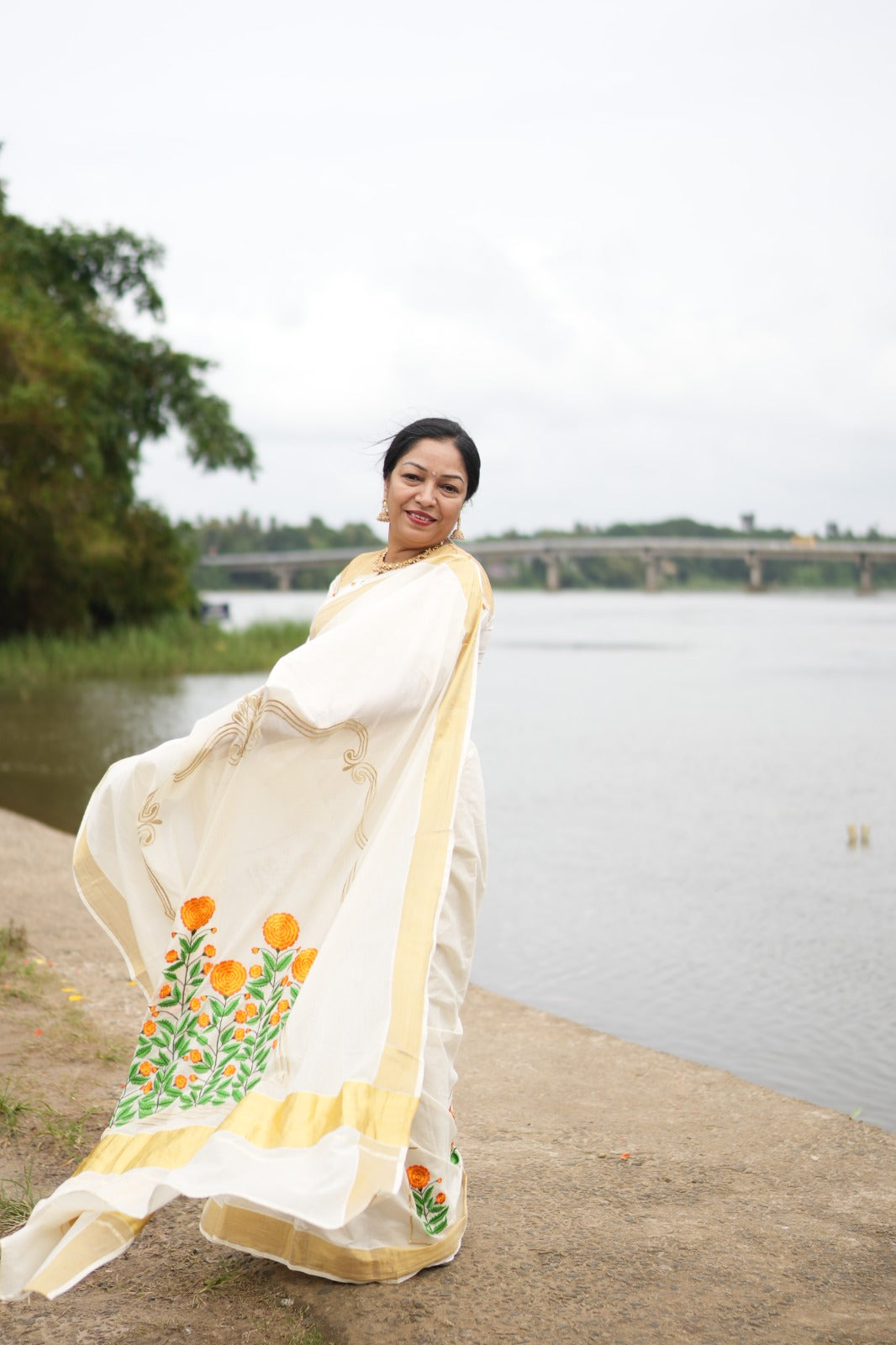 KERALA SAREE -  Cream Color  Search code 4444