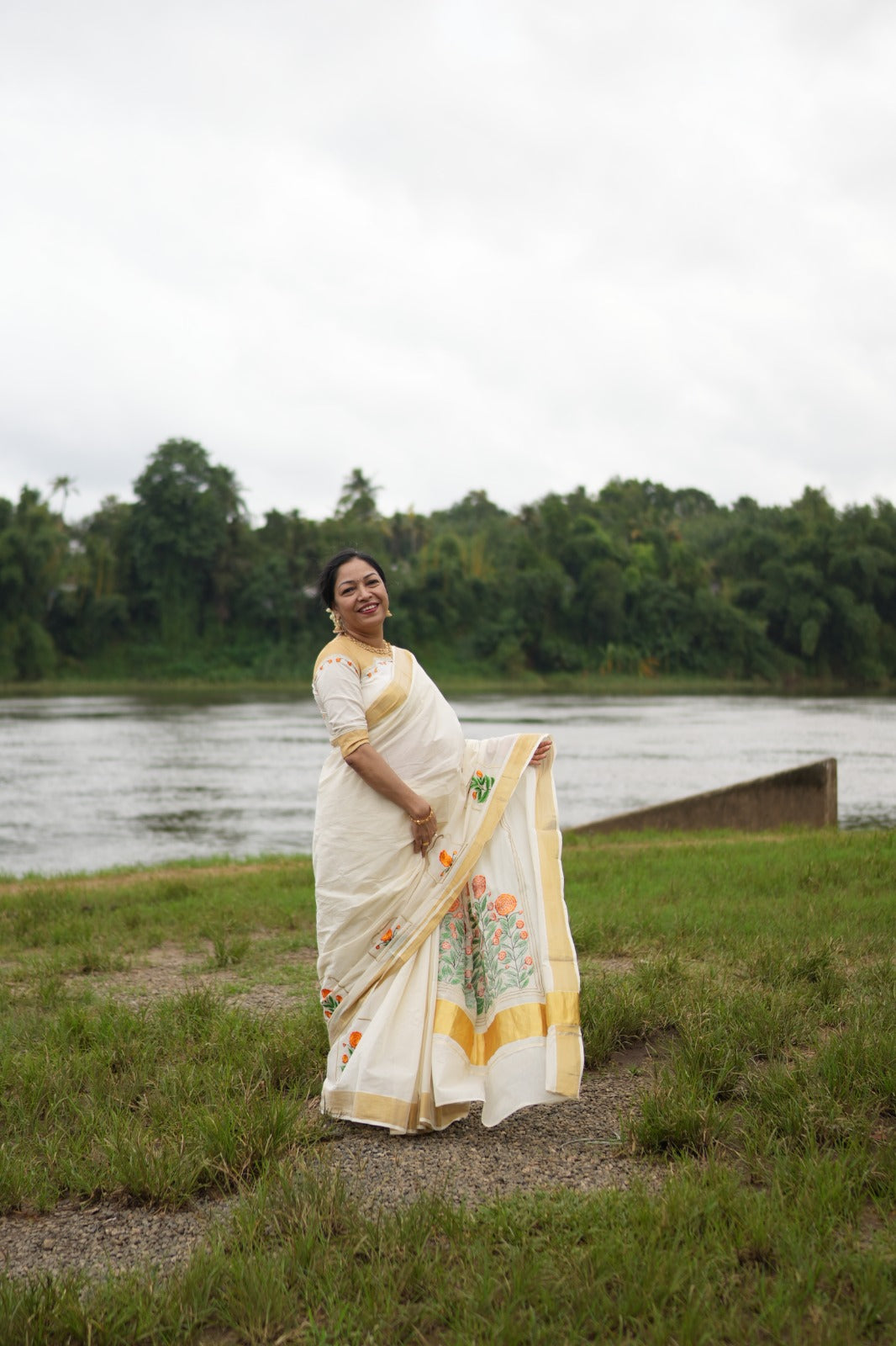 KERALA SAREE -  Cream Color  Search code 4444