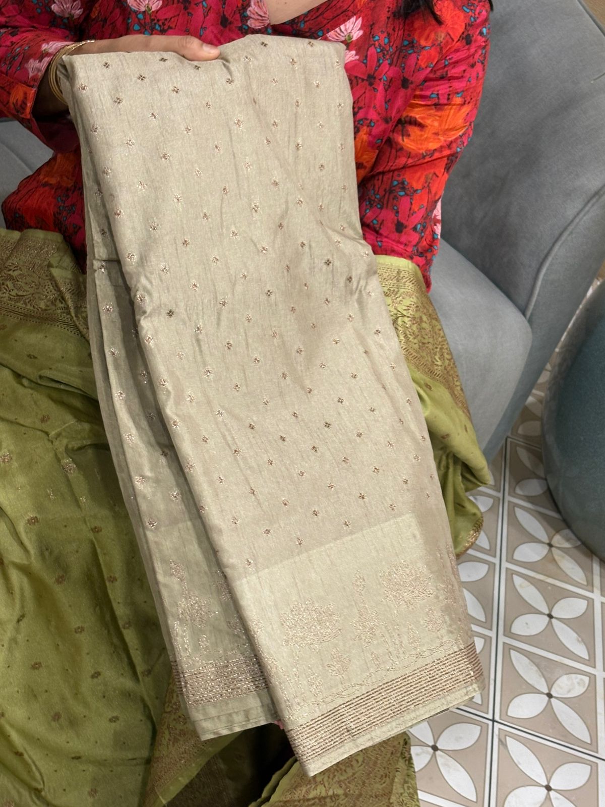 Banarasi Silk  Saree - gray shade color Search code 2502