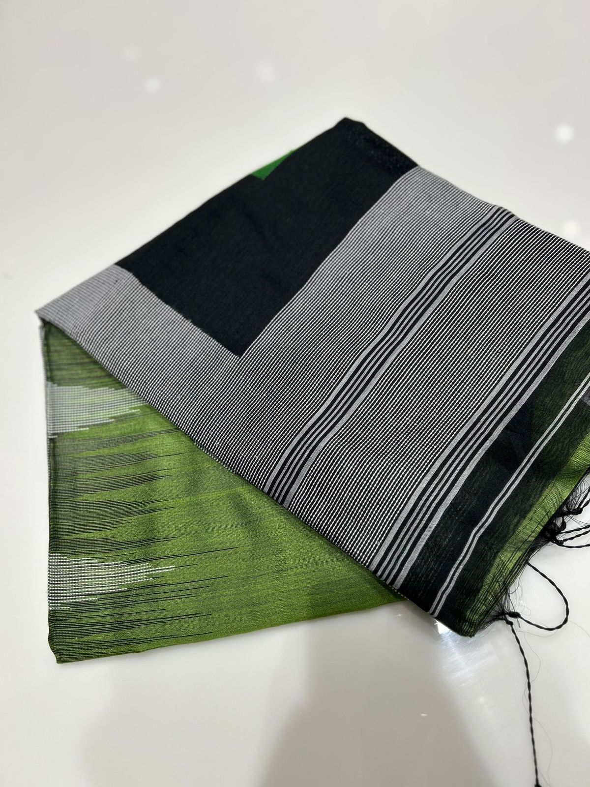 Cotton  Saree- Parrot Green to Black   shade Search code 7412