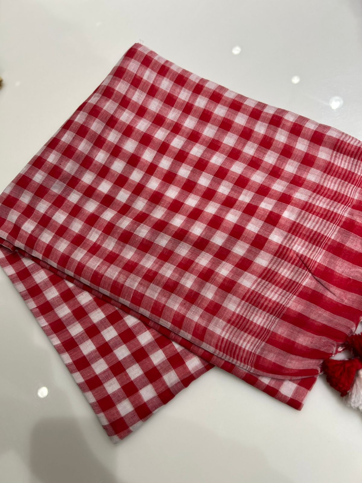 Mal Cotton  Saree-White and Red  color shade Search code 7431