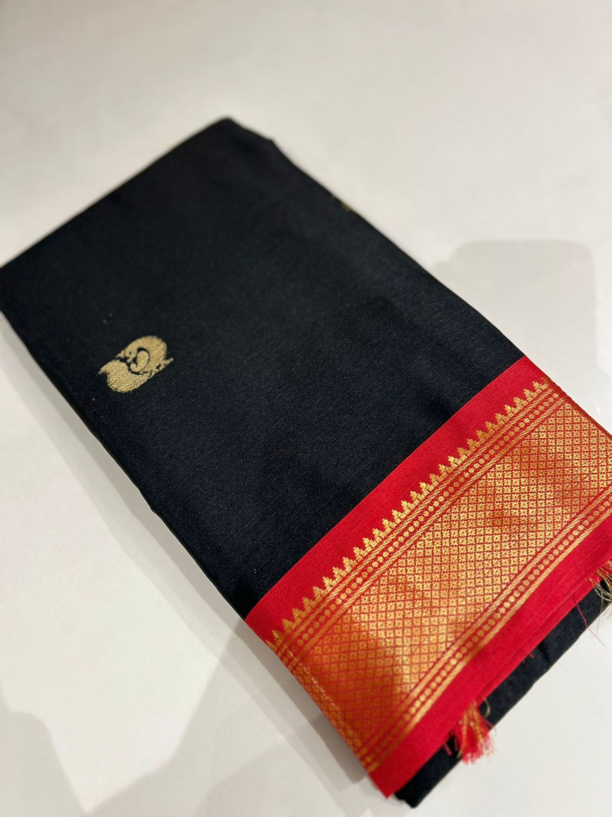 KANCHI COTTON SAREE - Black to  Red shade Search code 6802