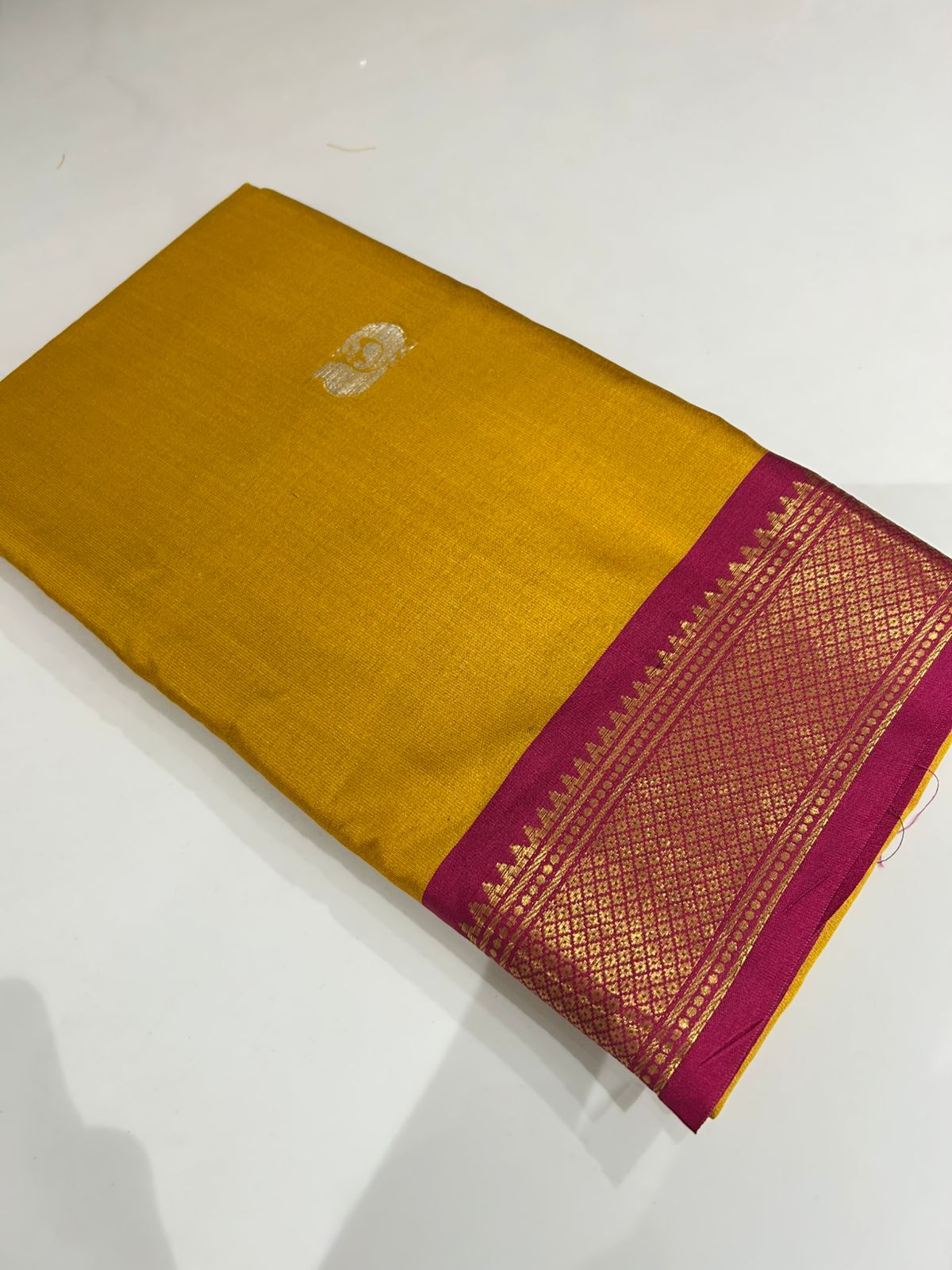 KANCHI COTTON SAREE - Yellow to Ranni shade Search code 6800