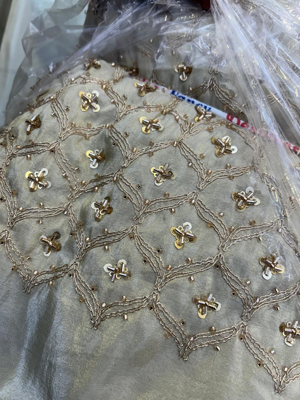 RUNNING MATERIAL -Golden tissue   Search code 8100