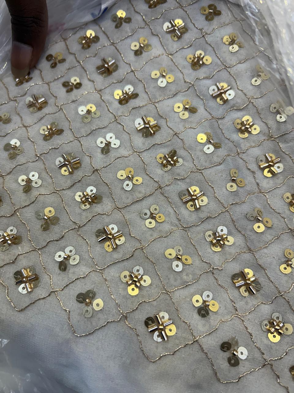 RUNNING MATERIAL -Golden tissue   Search code 8103