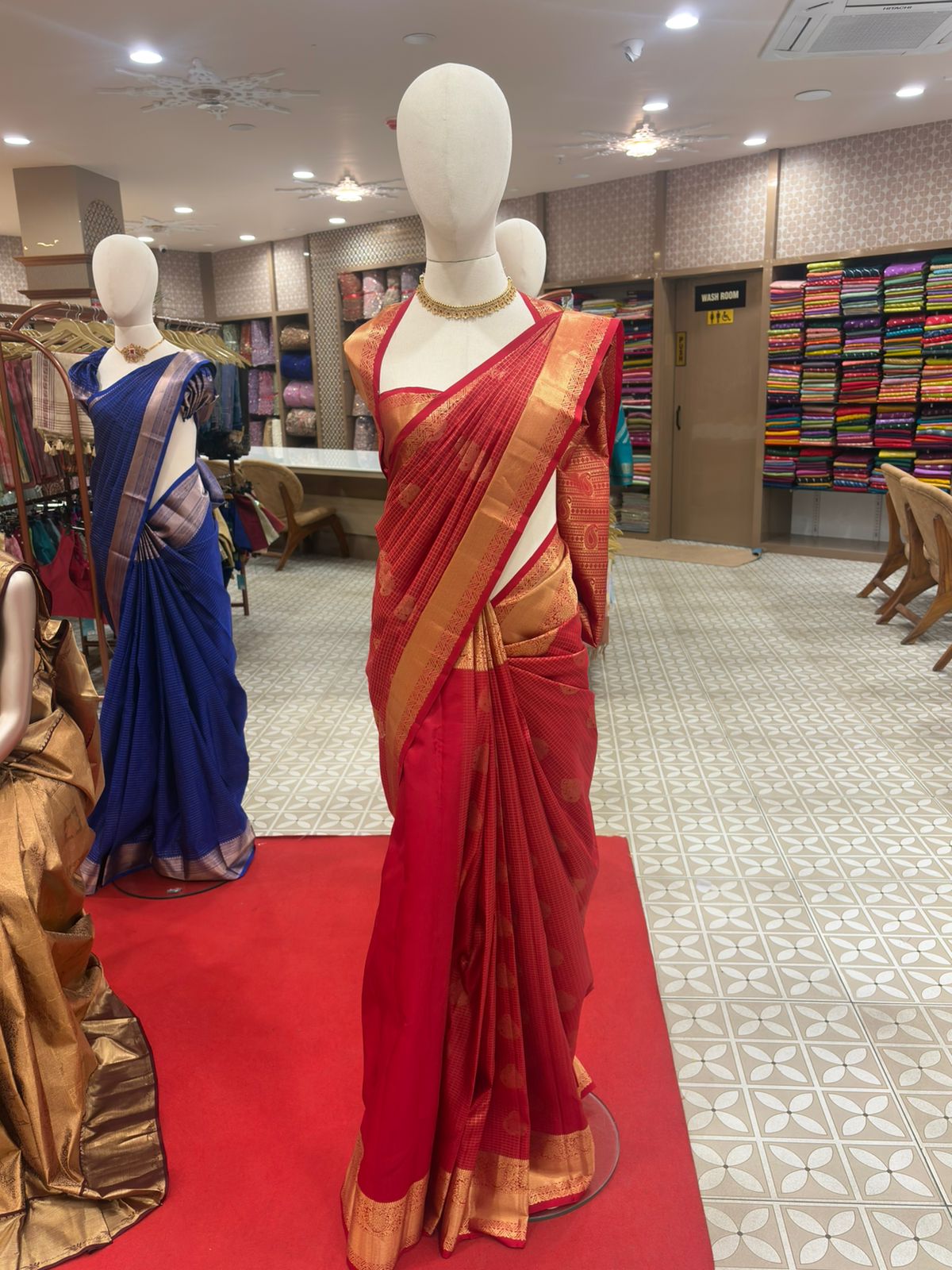 KANCHIPURAM SAREE-  Vibrant chilli red Search code 4511