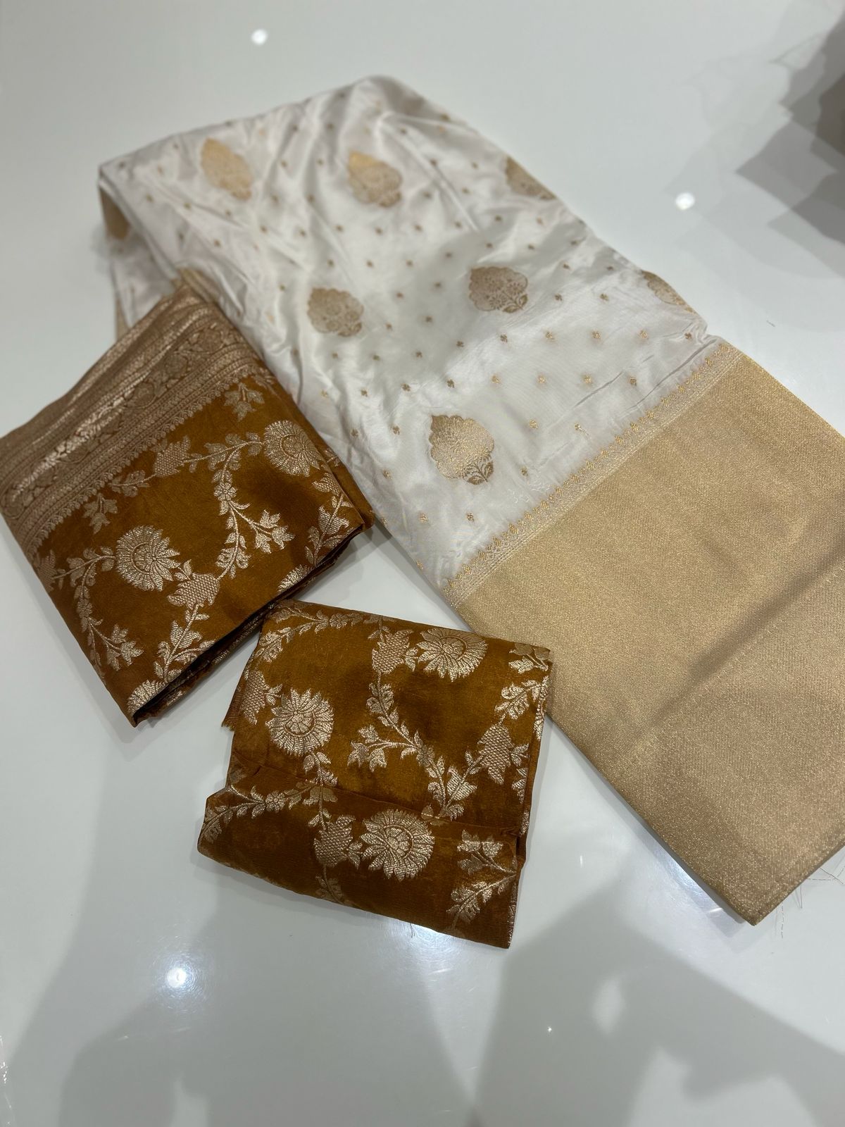 Davani- Golden cream to Dark Yellow mastered  shade  Search code 3122