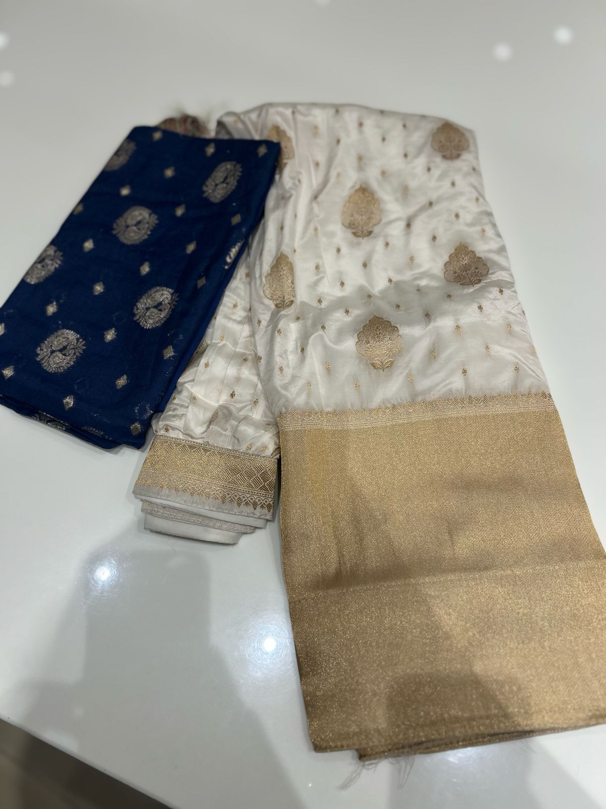 Davani- Golden cream to Ink blue shade  Search code 3124
