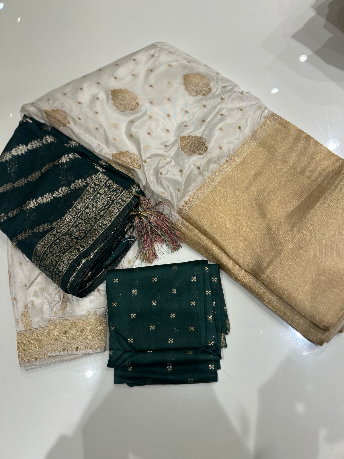Davani- Golden cream to Green shade  Search code 3127