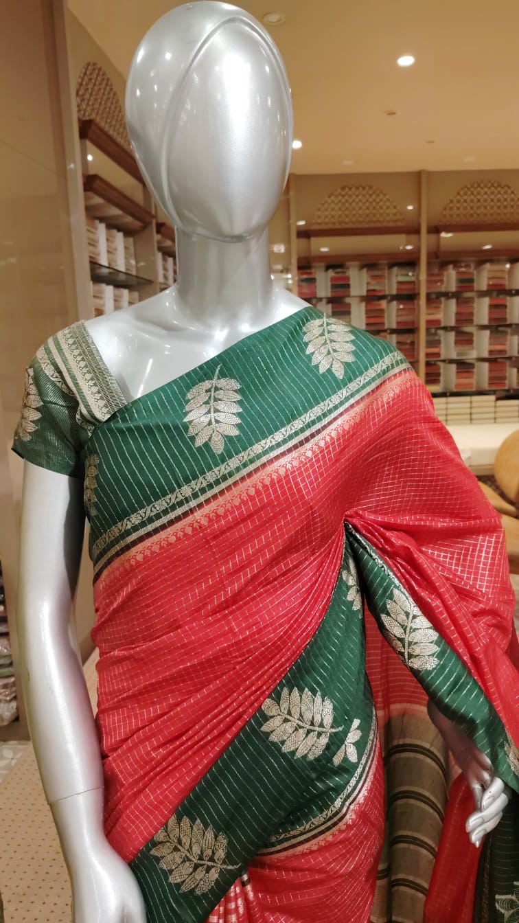Semi Silk Saree - Red  with a contrasting dark green pallu shade Search code 1571