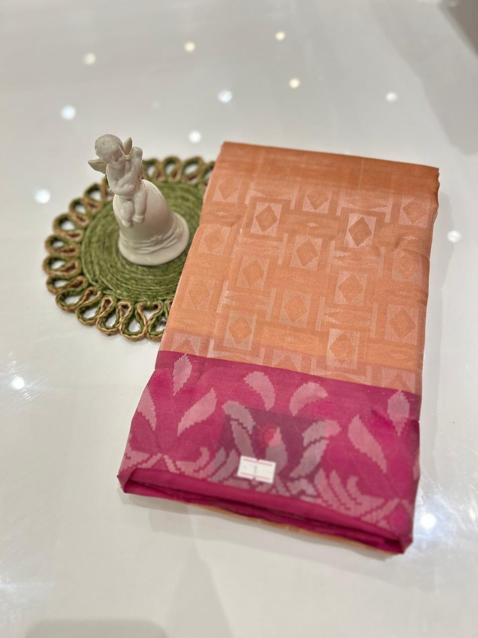kanchipuram self imposing saree-Peach to pink  color  Search code 6052