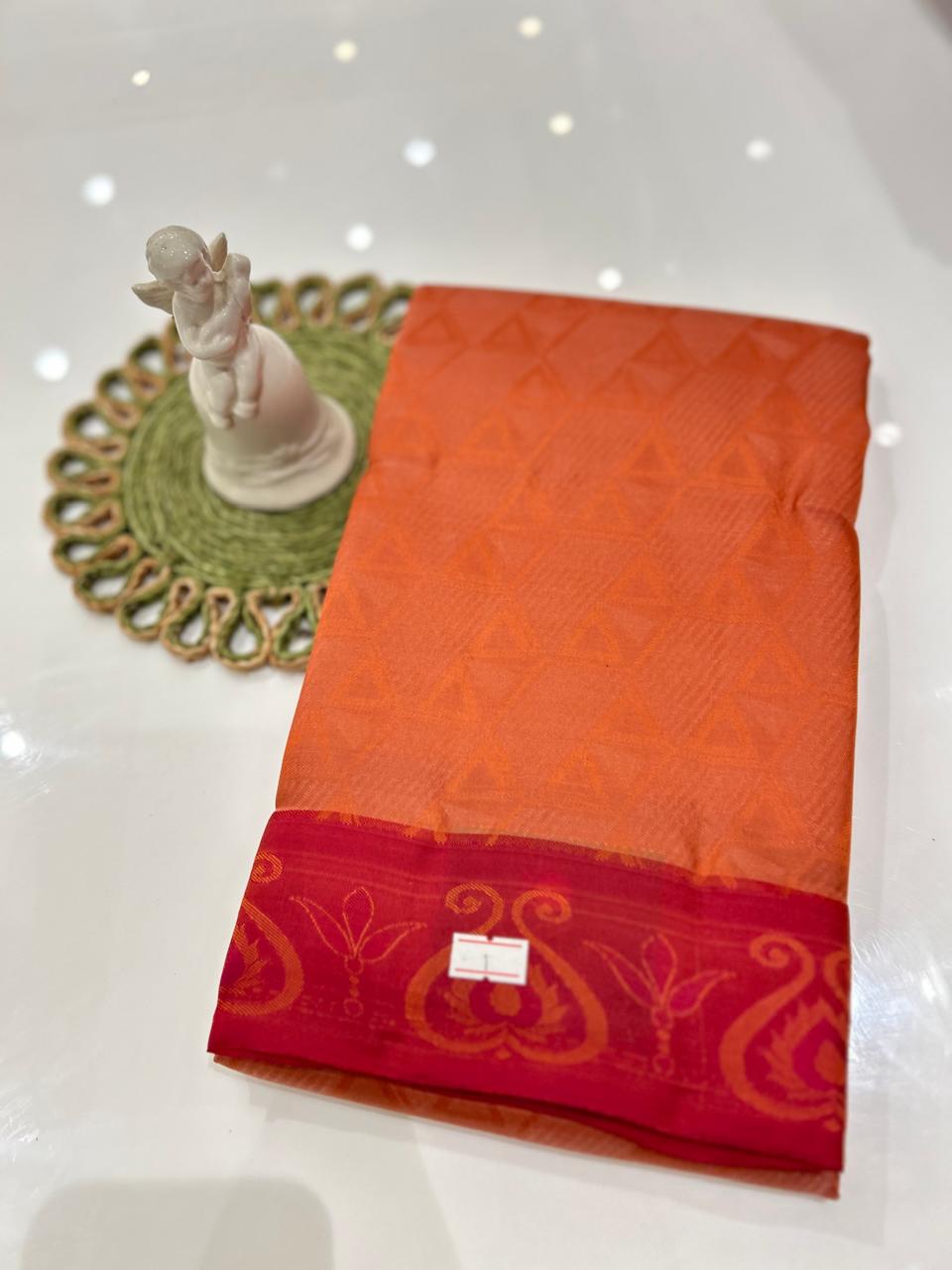kanchipuram self imposing saree-Onion to Maroon color  Search code 6056