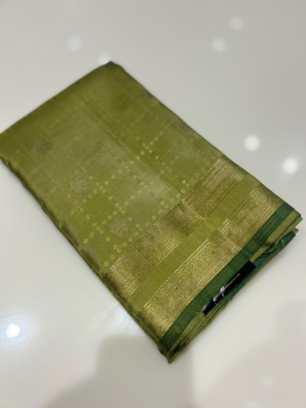 KANCHIPURAM SAREE-Green to Dark green    Search code 70004