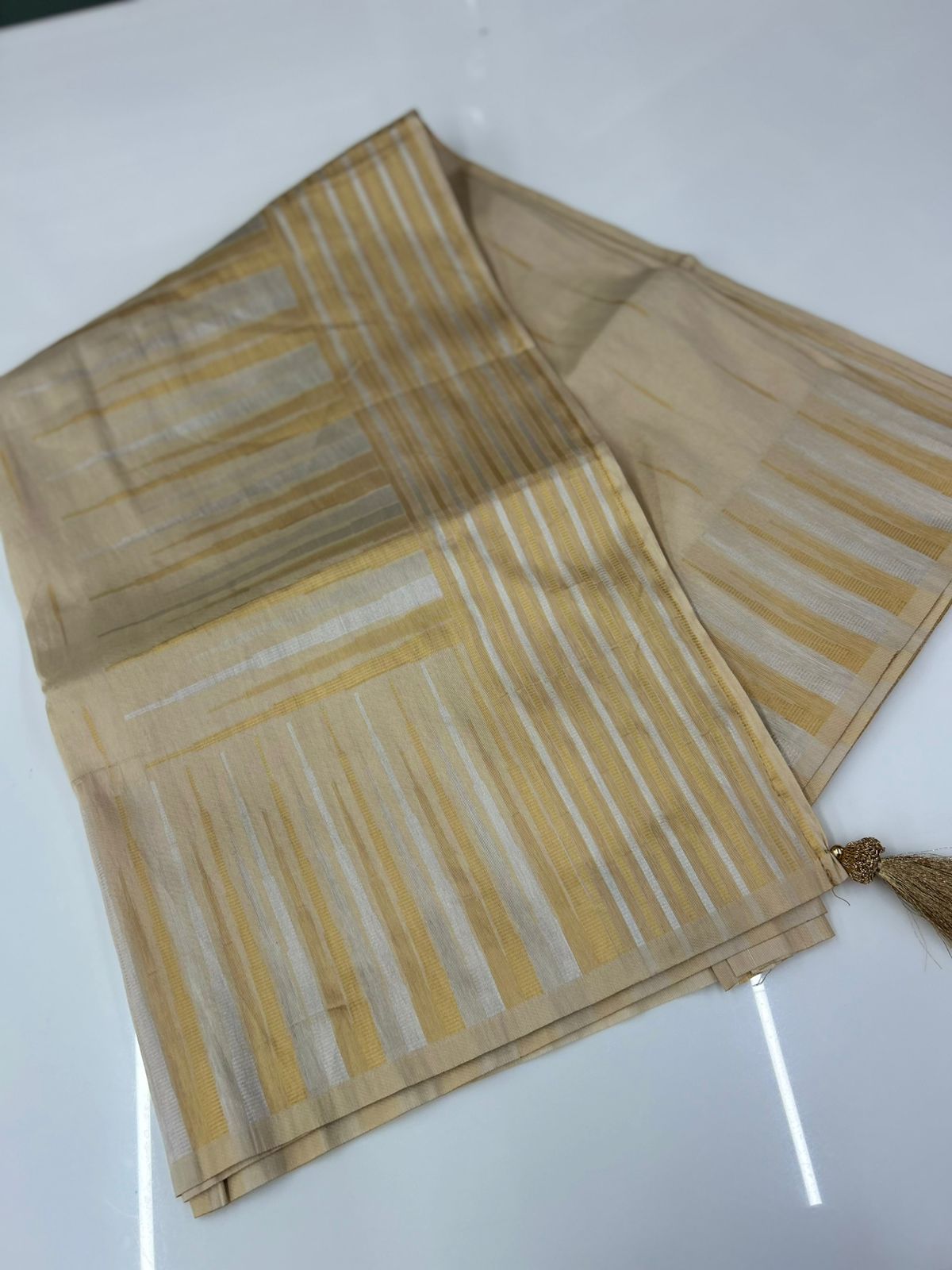 ponn kani collections - Golden  silver shade Search code 8504