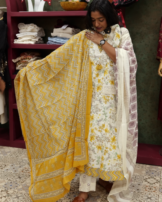 Salwar suit sets - Ivory / Off-white Printed Suit Set Search code 5131
